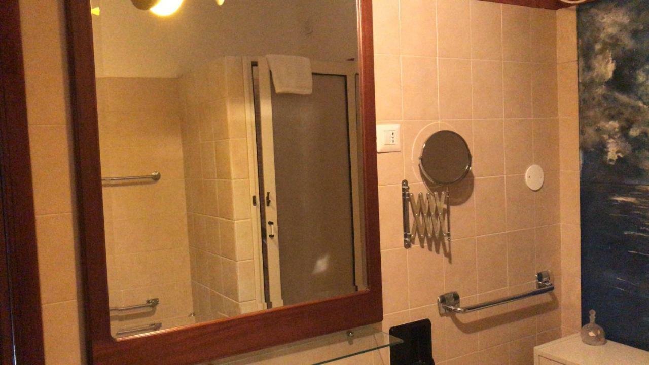 Viale Italia 41: I Migliori Anni 호텔 사사리 외부 사진